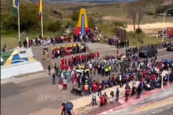 Material cedido ao Correio mostra atividade militar das tropas venezuelanas na fronteira com o Brasil - (crédito: Reprodução Pacaraima Noticias) Material cedido ao Correio mostra atividade militar das tropas venezuelanas na fronteira com o Brasil - (crédito: Reprodução Pacaraima Noticias)