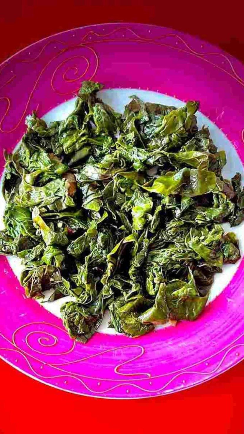 Folhas de taioba plantadas, colhidas e refogadas por Suely  -  (crédito: Fotos: Arquivo pessoal)