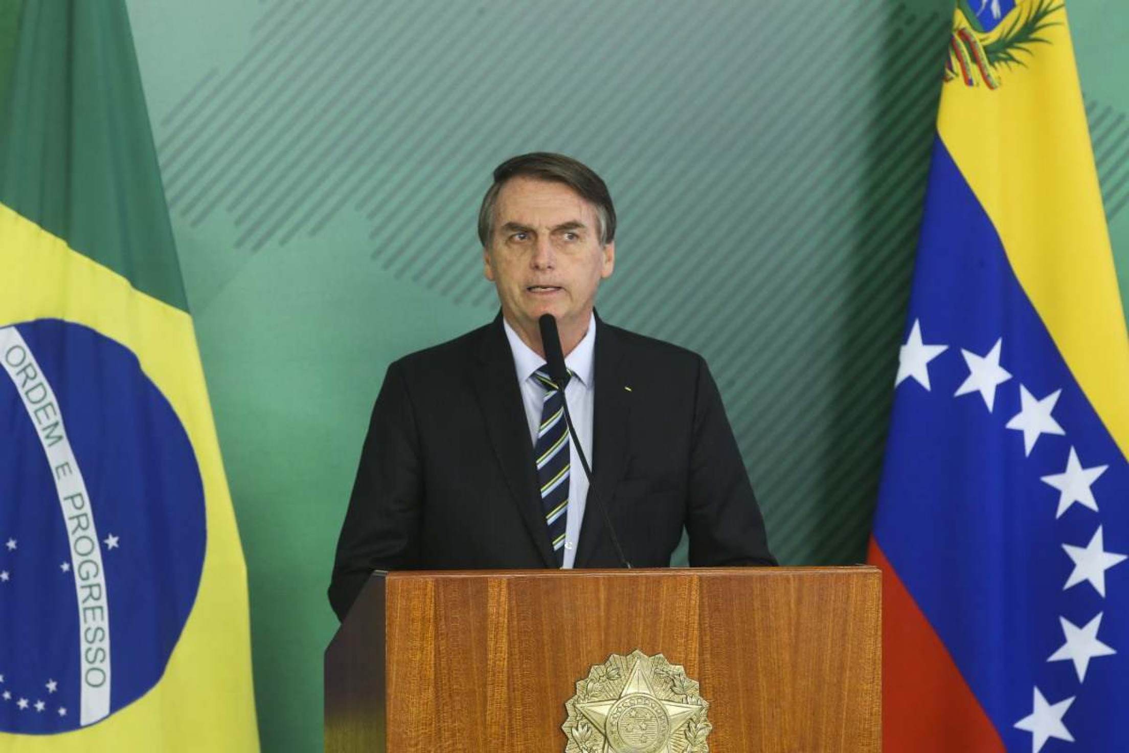 Brasil deveria ter sistema eleitoral igual ao da Venezuela, diz Bolsonaro