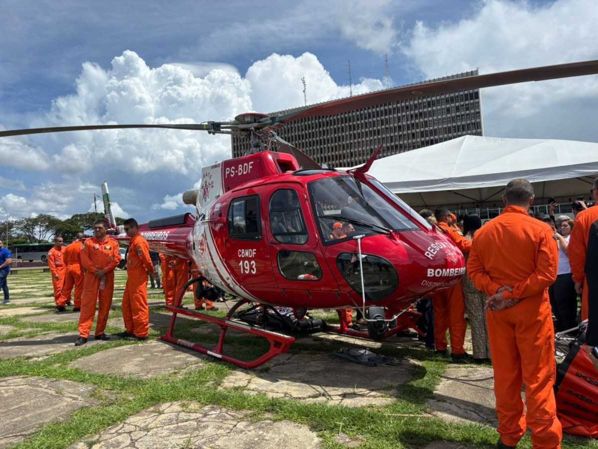 Corpo de Bombeiros do DF tem novo helicóptero para reforçar frota