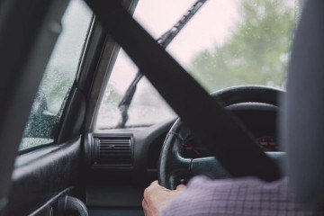Mas em diversos casos, não é o motorista quem trava a abertura das portas traseiras, uma providência essencial para proteger as crianças - (crédito: pexels freestocks.org) Mas em diversos casos, não é o motorista quem trava a abertura das portas traseiras, uma providência essencial para proteger as crianças - (crédito: pexels freestocks.org)