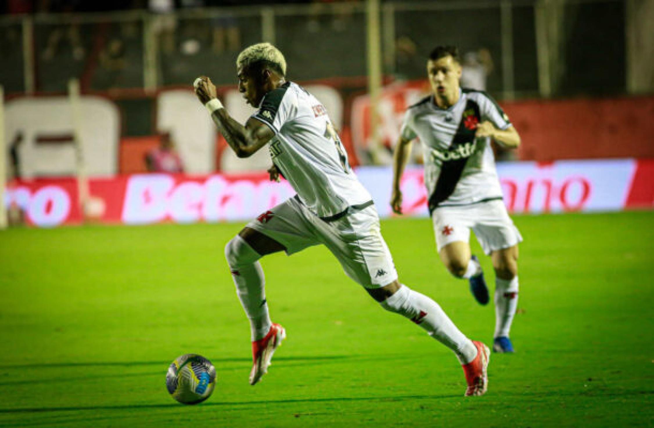Emerson Rodríguez assina rescisão e deixa o Vasco para temporada 2025