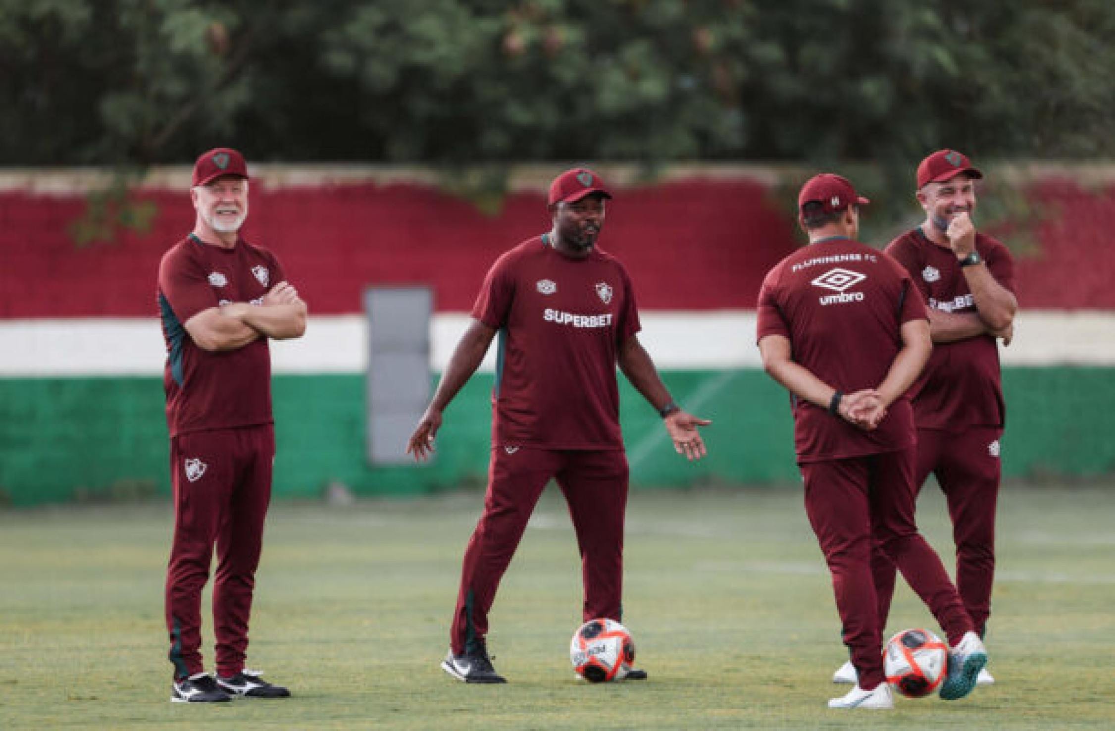 Mano Menezes e Cano analisam pré-temporada do Fluminense