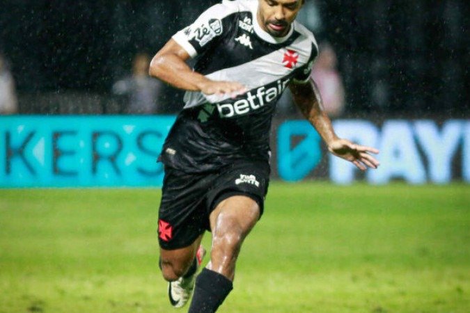 PAULO HENRIQUE - O lateral-direito fez uma partida mediana. NÃ£o comprometeu na defesa, mas no ataque poderia ter tido aÃ§Ãµes melhores. NOTA: 6,0 - Foto: Matheus Lima/Vasco