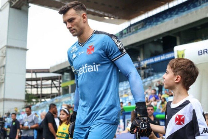 LÉO JARDIM - Pouco exigido pelo Madureira, mas quando precisou esteve seguro na meta. NOTA: 6,0 - Foto: Dikran Sahagian/Vasco
