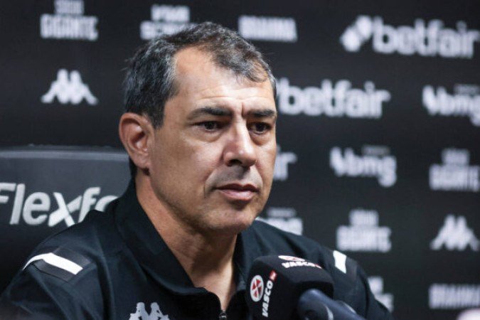 FÃBIO CARILLE - Estreia do jeito FÃ¡bio Carille de ser, com defesa segura e eficaz no ataque. O tÃ©cnico comeÃ§ou com um time recheado de meias e realizou substituiÃ§Ãµes para dar mais ritmo ao setor do campo. NOTA: 6,5 - Foto: Dikran Sahagian/Vasco