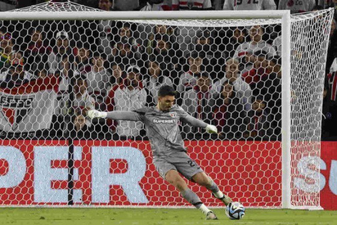 RAFAEL - O goleiro tricolor não foi muito exigido. Entretanto, quando teve que apareceu, transmitiu muita segurança. Nota: 6,5 - Foto: Rubens Chiri/São Paulo FC