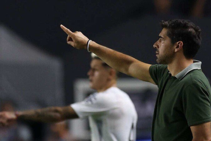 Abel Ferreira na beira do campo no Clássico da Saudade - (crédito: Foto: Cesar Greco/Palmeiras/by Canon) Abel Ferreira na beira do campo no Clássico da Saudade - (crédito: Foto: Cesar Greco/Palmeiras/by Canon)