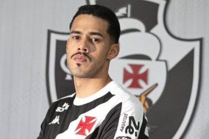 LUCAS OLIVEIRA - Boa estreia do zagueiro, seguro na defesa e buscando a ligação direta no meio-campo. NOTA: 6,5 - Foto: Matheus Lima / Vasco