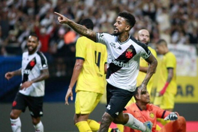 MADUREIRA - Teve bons momentos no fim do primeiro tempo, com chances de perigo ao gol do Vasco. No entanto, pecou em pontos da defesa, que causaram nos gols do Vasco. NOTA: 5,5 - Foto: 
