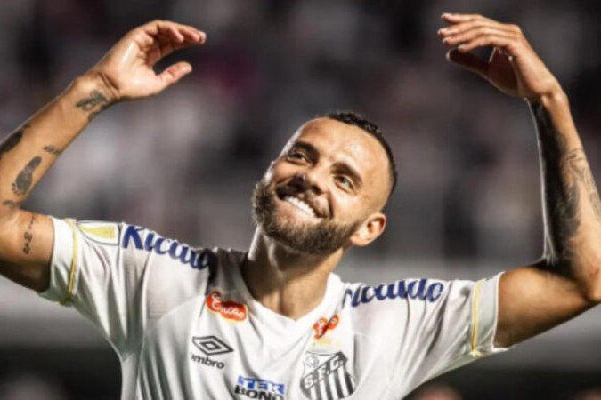 GUILHERME – Muito ativo no primeiro tempo, flutuando pelos setores do ataque e fazendo um gol de falta (com um pouco de sorte), seu quarto tento no Paulistão. Perdeu fôlego no segundo tempo.  NOTA 6,5   - Foto: Raul Baretta/Santos FC