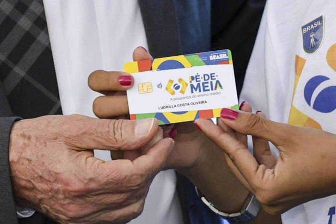 Iniciativa do governo federal visa financiar a manutenção do estudante na escola durante o ensino médio - (crédito: Marcelo Camargo/Agência Brasil) Iniciativa do governo federal visa financiar a manutenção do estudante na escola durante o ensino médio - (crédito: Marcelo Camargo/Agência Brasil)