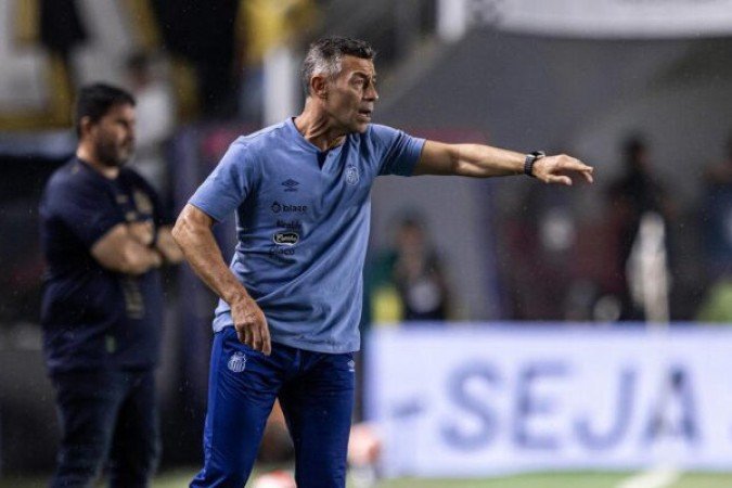 TÉCNICO: PEDRO CAIXINHA  - O seu time fez um bom papel, anulando as investidas ofensivas do Palmeiras. Mas não deu para entender o motivo de tirar Lucas Braga (que entrou durante o primeiro tempo) e substituí-lo por Rincón. NOTA 6,0. Foto:  Raul Baretta/ Santos FC