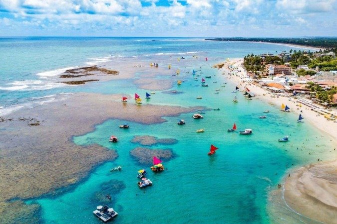 Porto de Galinhas tem paisagens naturais de tirar o fôlego (Imagem: Viagens e Caminhos | Shutterstock) -  (crédito: EdiCase)