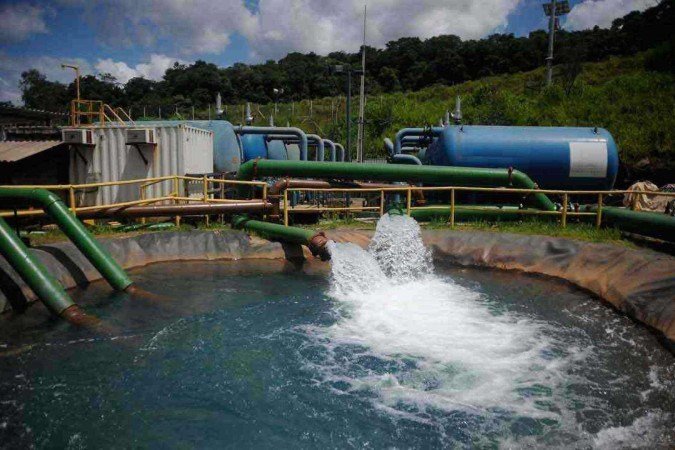 Construída em maio de 2019, Estação de Tratamento de Águas Fluviais atua na limpeza do Ribeirão Ferro-Carvão: líquido tratado passa por testes antes 
de ser devolvido ao manancial