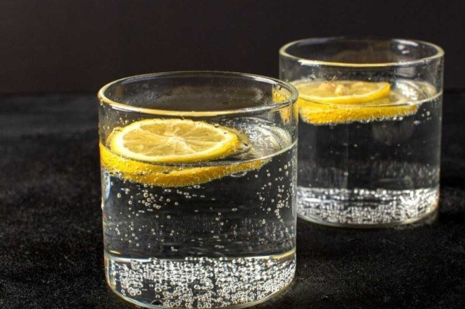O consumo de água com gás ainda gera dúvidas e é alvo de muitos mitos - (crédito: Freepik) O consumo de água com gás ainda gera dúvidas e é alvo de muitos mitos - (crédito: Freepik)