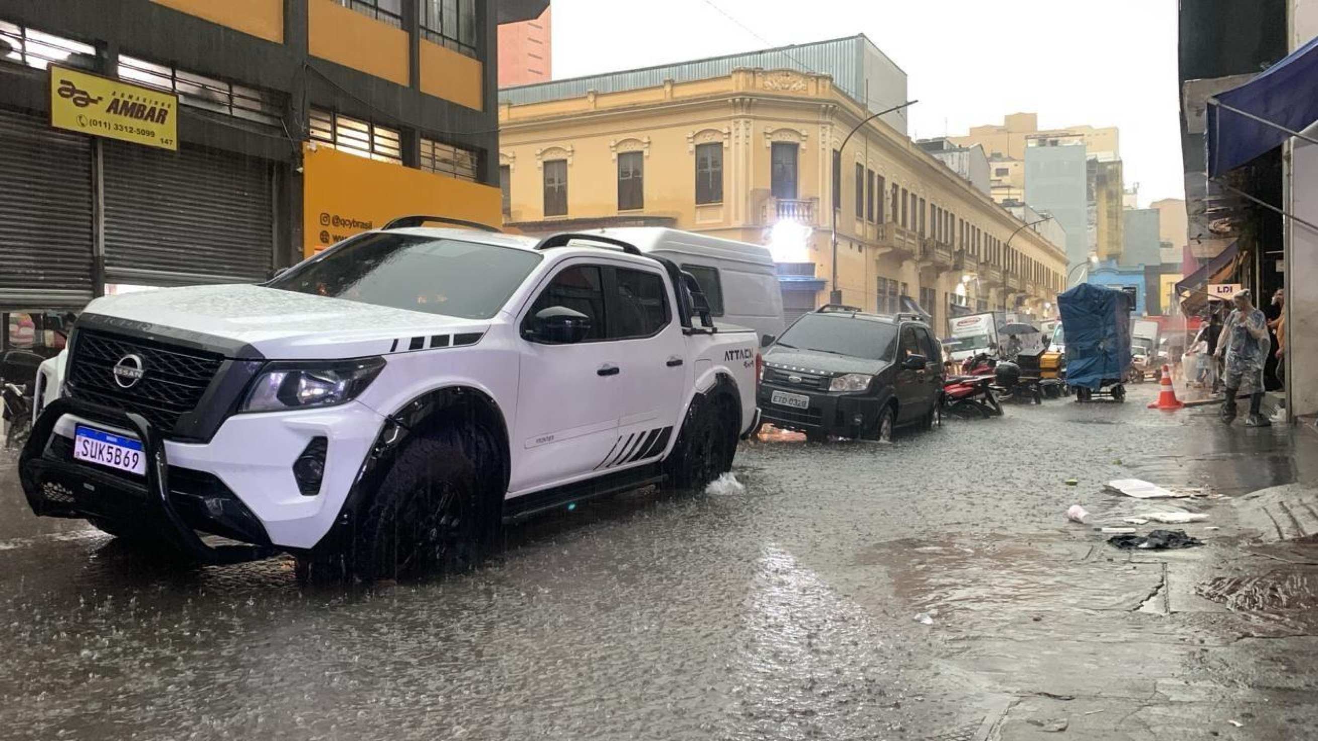 Como se proteger de raios durante tempestade e outras 8 dúvidas
