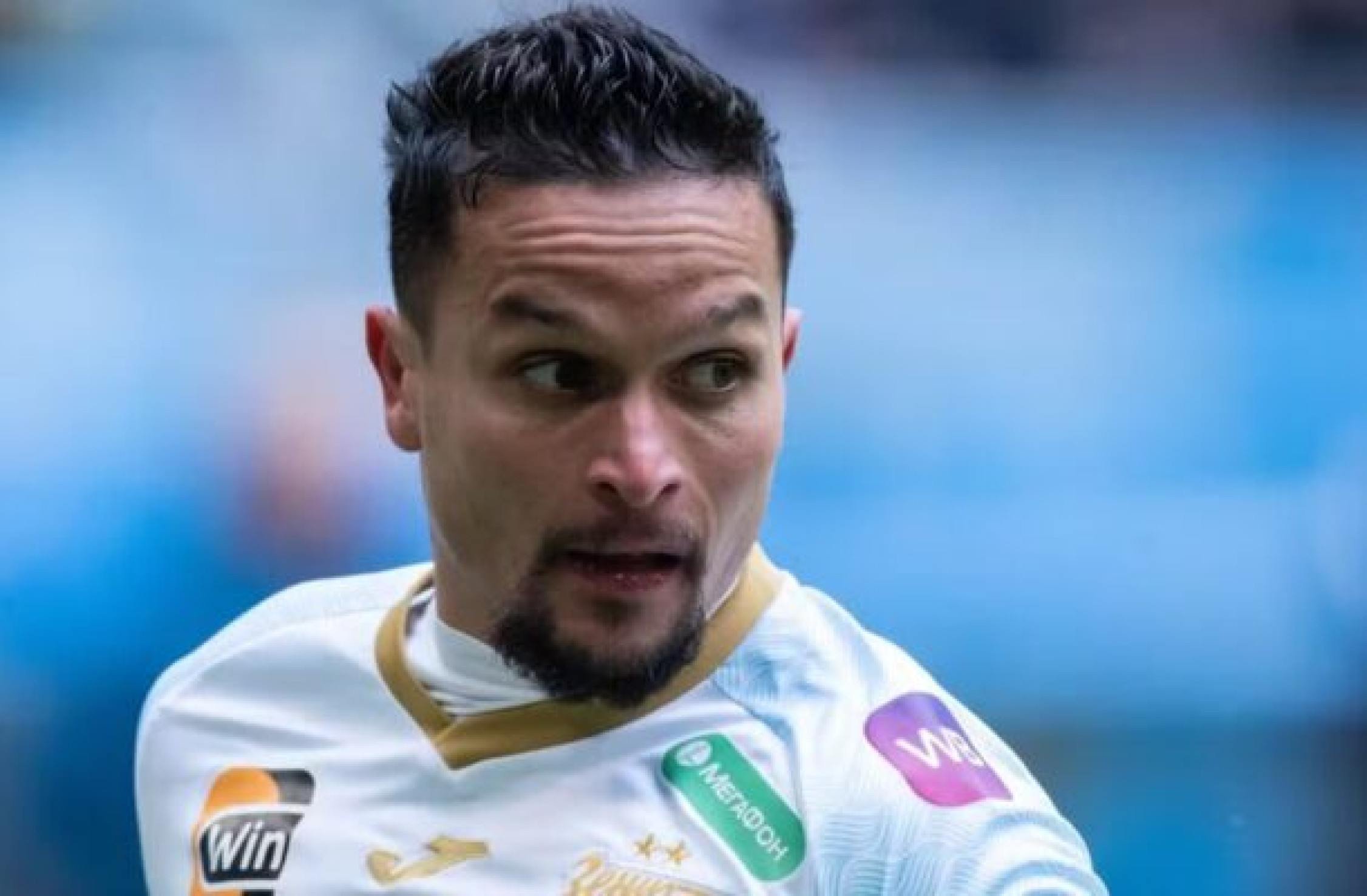 Artur celebra vinda ao Botafogo e se põe à disposição para Supercopa: ‘Estou preparado’