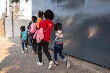 Trump considera que o país sofre uma 'invasão' e prometeu expulsar milhões de imigrantes em situação irregular, aos quais chama de 'criminosos' -  (crédito:  Guillermo Arias/ AFP)