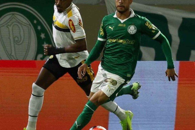 O jogador Mayke, da SE Palmeiras, disputa bola com o jogador do G Novorizontino, durante partida v..lida pela fase de grupos, do Campeonato Paulista, S..rie A1, na Arena Barueri. (Foto: Cesar Greco/Palmeiras/by Canon)
- (crédito: CESAR GRECO) O jogador Mayke, da SE Palmeiras, disputa bola com o jogador do G Novorizontino, durante partida v..lida pela fase de grupos, do Campeonato Paulista, S..rie A1, na Arena Barueri. (Foto: Cesar Greco/Palmeiras/by Canon)
- (crédito: CESAR GRECO)