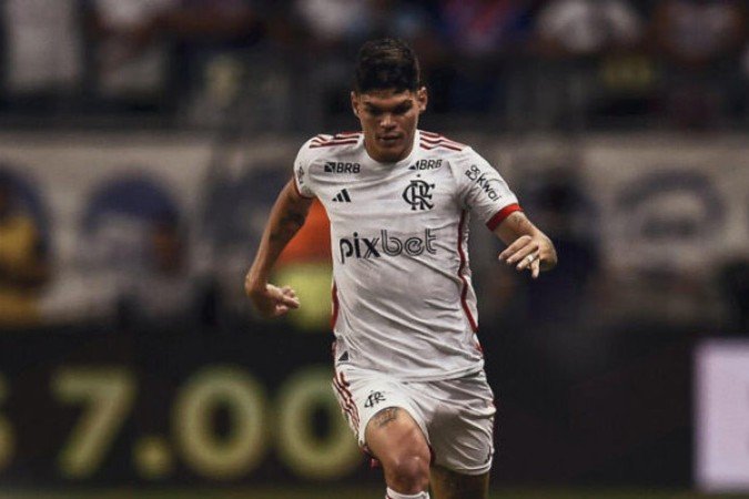 AYRTON LUCAS - Entrou no lugar de Alex Sandro durante o segundo tempo. Deu mais opção no ataque, mas não mudou muito o panorama do jogo. NOTA: 6,0 - Foto: Divulgação/Flamengo