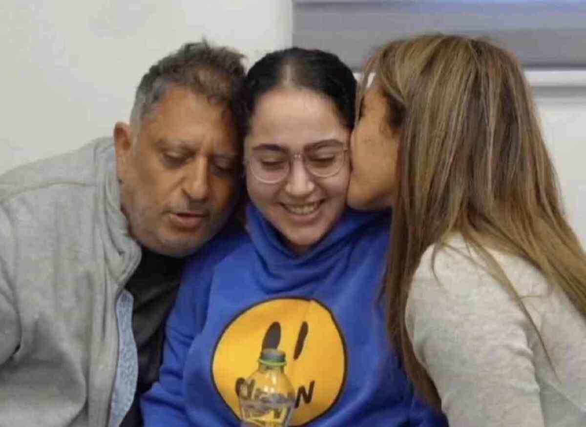 Imagens de Liri, Naama, Karina e Daniella com suas famílias