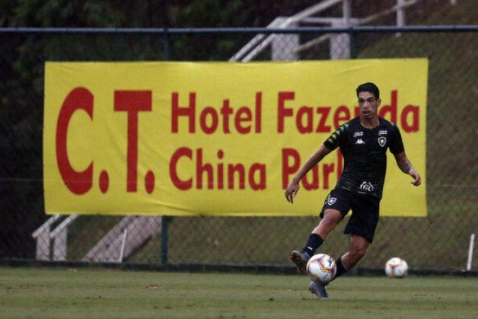 HUGUINHO - Entrou bem. Deu ótimo passe para Rafael Lobato, iniciando, assim, a jogada do segundo gol do Botafogo. NOTA 7,0 - Foto: Vitor Silva/ Botafogo