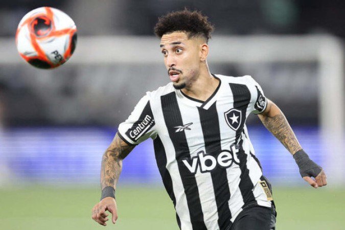 KAUÊ RODRIGUES -  Entrou muito bem. Ficou em campo por 20 minutos e foi dinâmico. Com boa presença na frente, anotou um belo gol no fim da partida.  NOTA 7,0 - Foto: Vitor Silva/ Botafogo