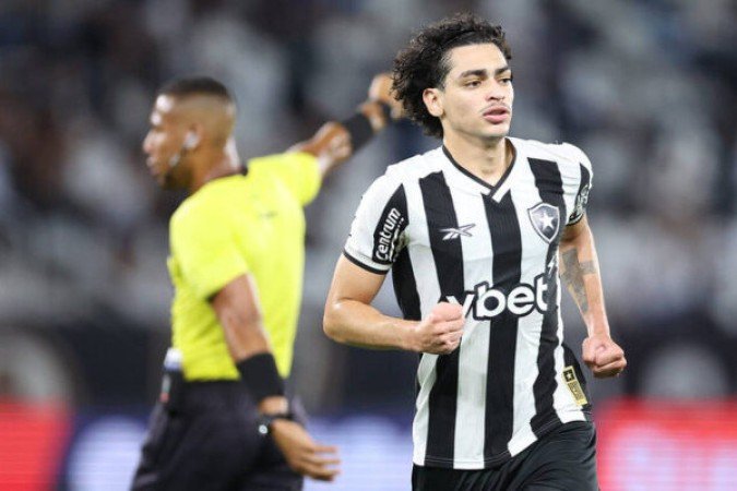 MATHEUS NASCIMENTO -  Após desencantar na rodada passada, voltou a mostrar uma baixíssima ambição em campo. Entrou no segundo tempo, foi pego em um lance de impedimento e nada mais. NOTA 4,0 - Foto: Vitor Silva/ Botafogo