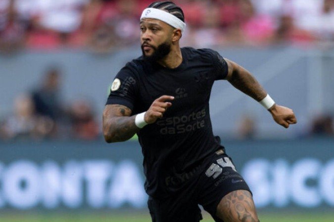 DEPAY - Recebeu poucas bolas e tinha marcação cerrada em cima dele. Seu melhor momento no primeiro tempo foi uma cobrança de falta que o goleiro Rafael defendeu muito bem.  Pouco fez na etapa final. NOTA 5,0. - Foto: Rodrigo Coca/Agência Corinthians 