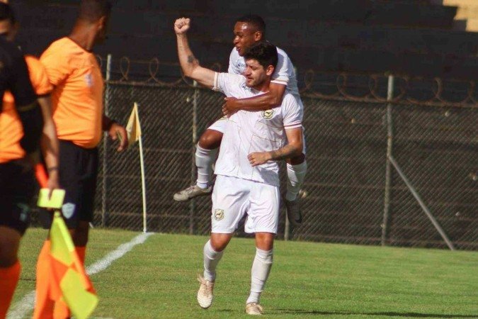 Samambaia bate o Capital no Serejão