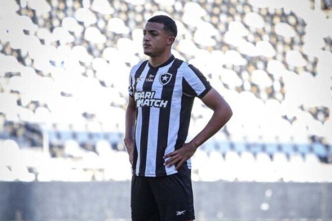 KAYKE QUEIROZ -   Usou velocidade para explorar as costas da defesa do Bangu e, assim, apareceu com intensidade no ataque. Fez o cruzamento que resultou no gol de Patrick de Paula. NOTA 6,5 - Foto: Reprodução / Redes sociais