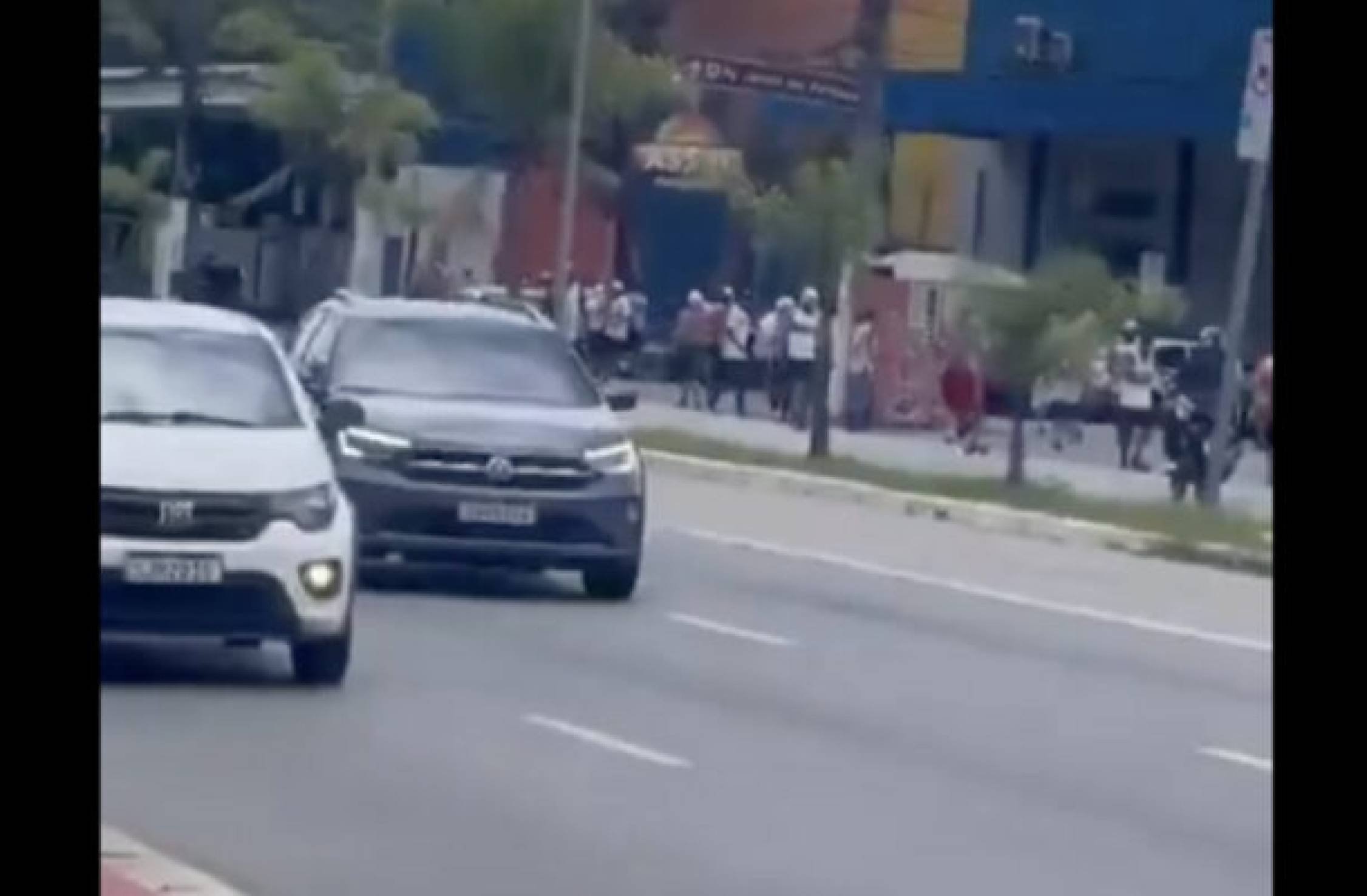 Vídeo! Torcedores de São Paulo e Corinthians entram em confronto antes de clássico