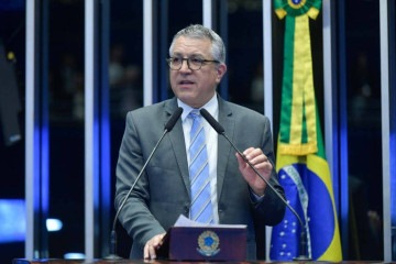 Padilha criticou a gestão federal anterior, que, segundo ele, tinha um 'relacionamento tóxico' com o Congresso -  (crédito: Geraldo Magela/Agência Senado)