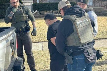 Operação prendeu mais de 2 mil imigrantes ilegais -  (crédito: Reprodução / Serviço de Imigração e Controle de Alfândega dos EUA (ICE))