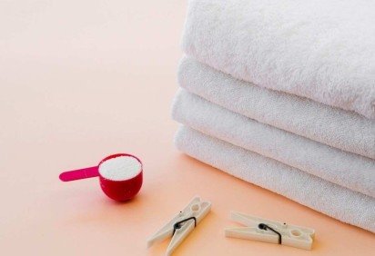 Toalhas limpas com prendedor de roupa -  (crédito: Reprodução/Freepik) -Toalhas limpas com prendedor de roupa -  (crédito: Reprodução/Freepik)
