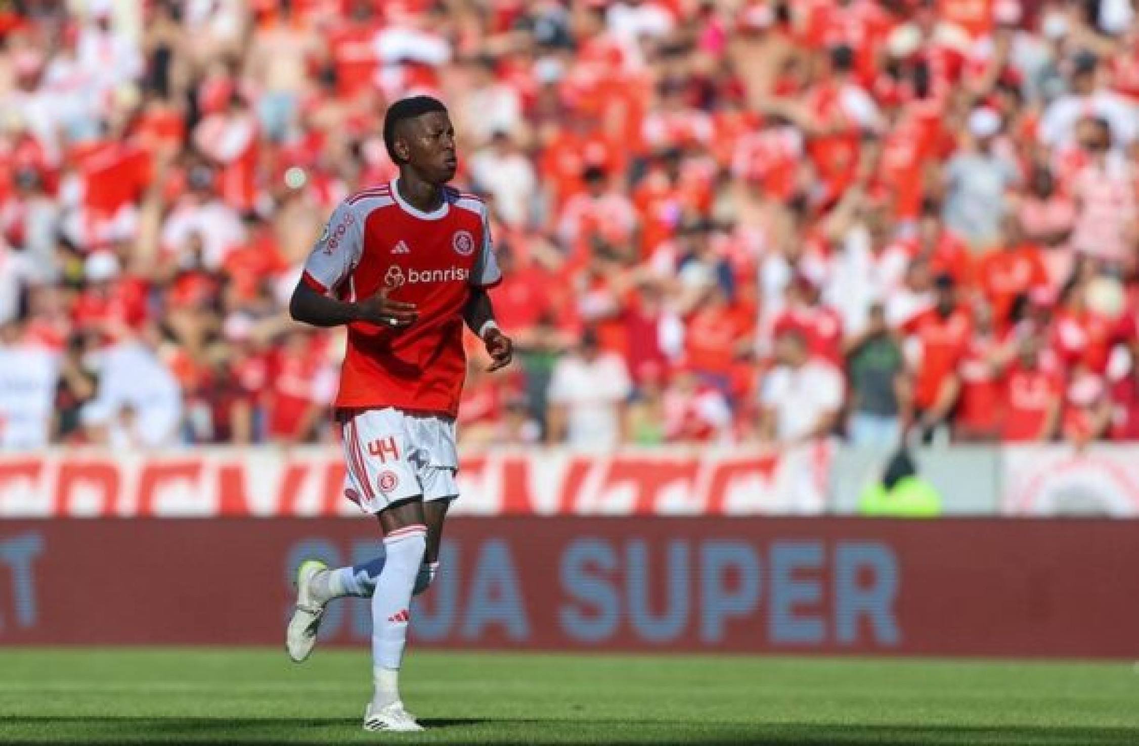 Flamengo vê Inter fazer jogo duro e fica distante de contratar Vitão