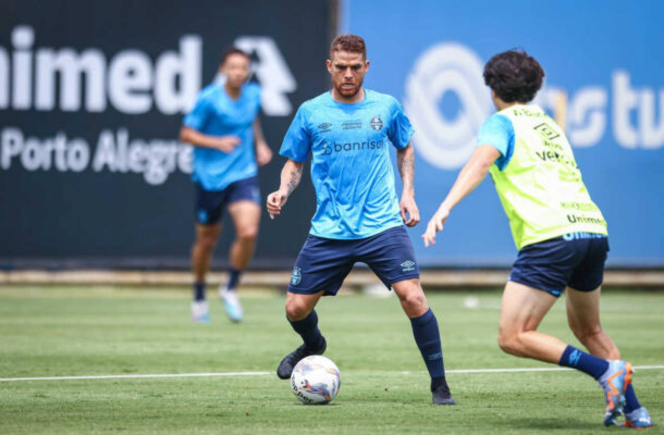 Cuéllar é liberado para fazer sua estreia pelo Grêmio