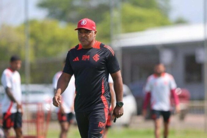 Roger Machado analisa manter peças como titular e promover a estreia de atacante Carbonero pelo Inter - (crédito: Foto: Ricardo Duarte/Internacional) Roger Machado analisa manter peças como titular e promover a estreia de atacante Carbonero pelo Inter - (crédito: Foto: Ricardo Duarte/Internacional)