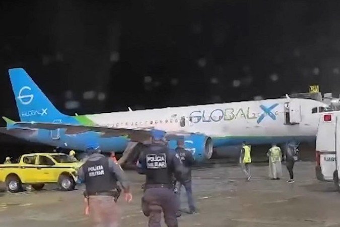 Quarto voo com imigrantes deportados desde o começo do ano pousou em Fortaleza e depois desembarcou no aeroporto de Confins, em Belo Horizonte - (crédito: reprodução/tv globo) Quarto voo com imigrantes deportados desde o começo do ano pousou em Fortaleza e depois desembarcou no aeroporto de Confins, em Belo Horizonte - (crédito: reprodução/tv globo)