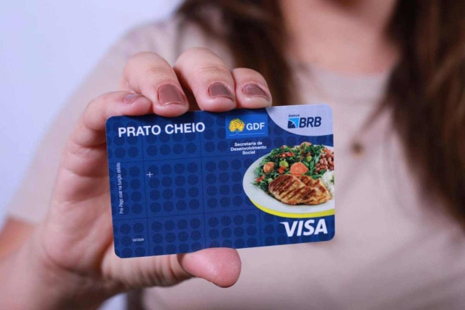 O programa Cartão Prato Cheio atende 100 mil famílias, oferecendo um auxílio emergencial de R$ 250 mensais para compra de alimentos
 -  (crédito: Divulgação/Sedes-DF)