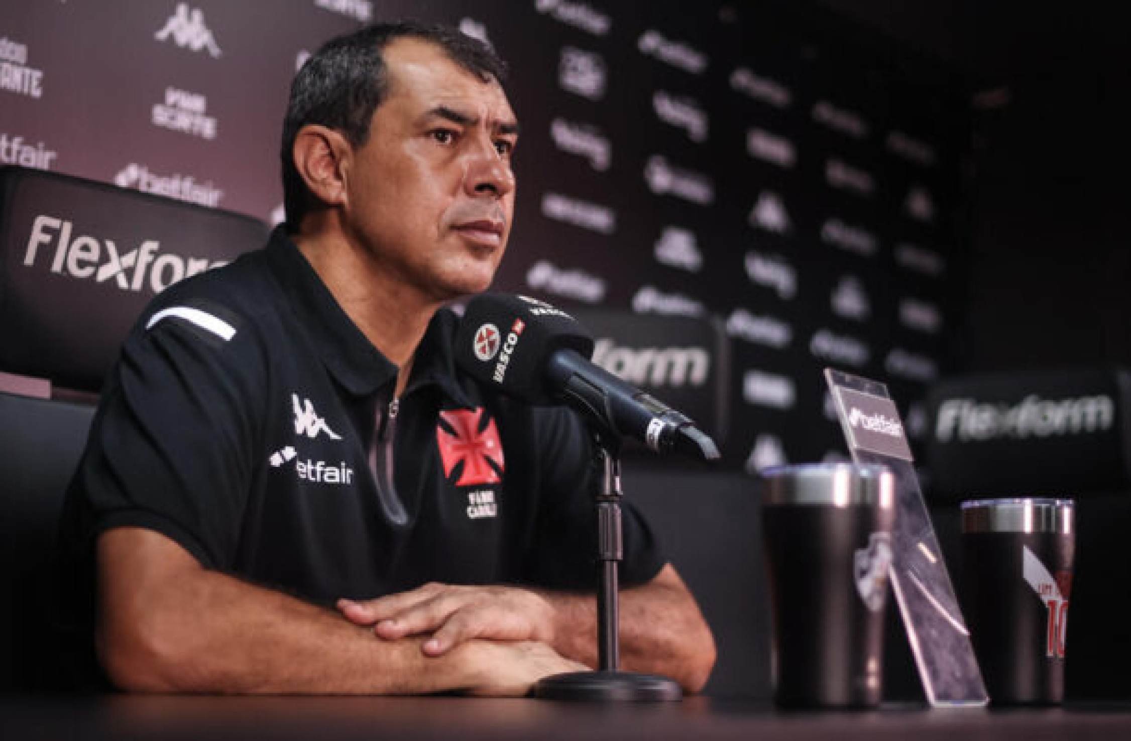 Carille exalta atuação de Coutinho após golaço pelo Vasco: ‘Profissional exemplar’
