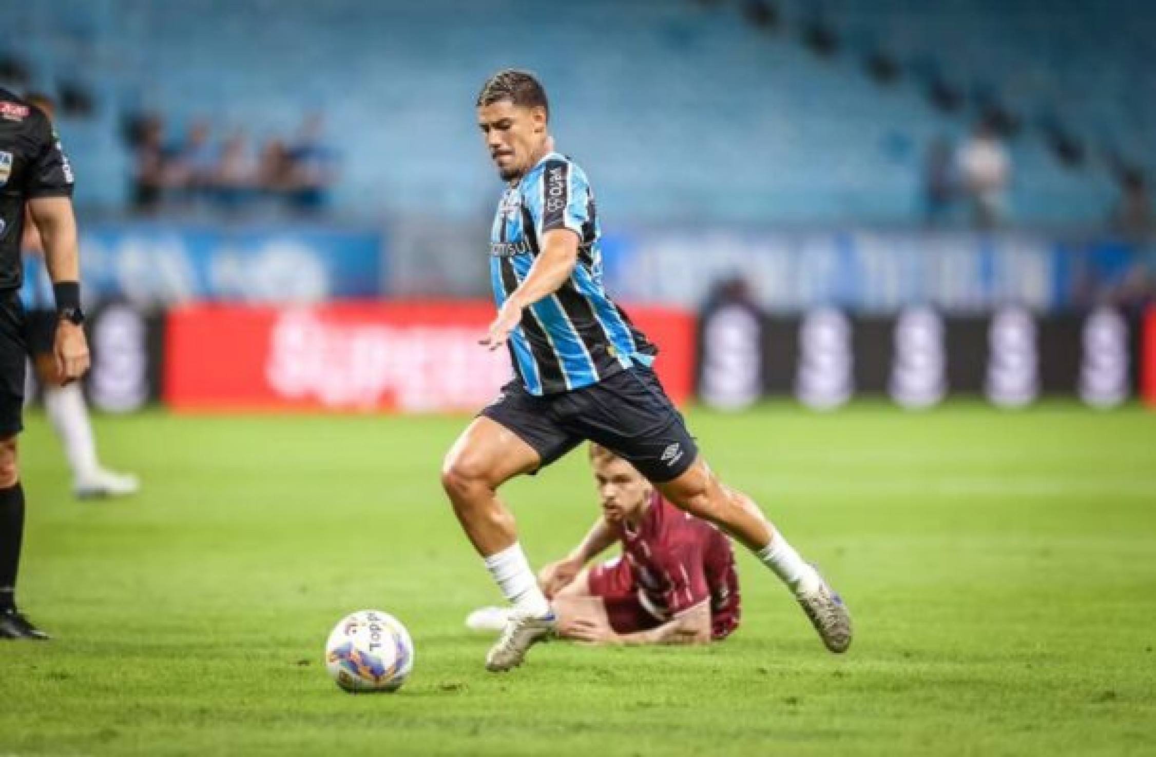 Grêmio confirma lesão muscular de Mayk
