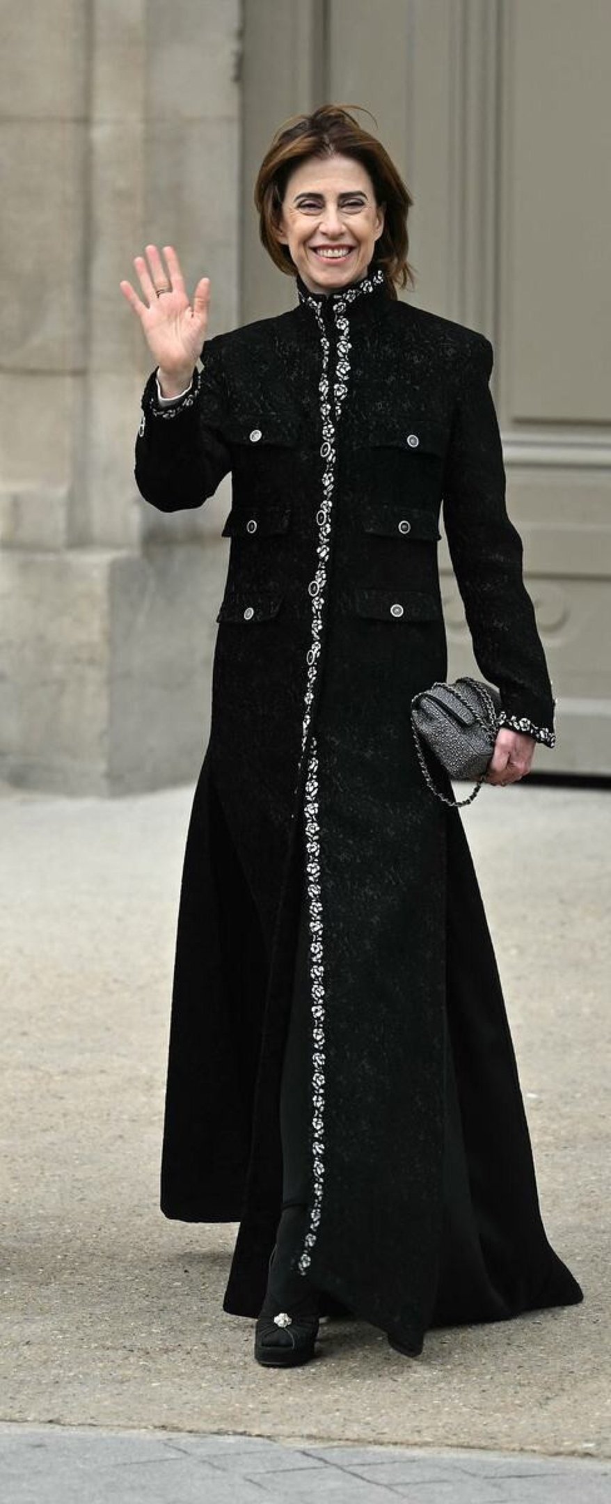  Brazilian actress and writer Fernanda Torres arrives to attend a photocall ahead of Chanel Women's Haute-Couture Spring/Summer 2025 collection as part of the Fashion Week in Paris, on January 28, 2025. (Photo by Julie SEBADELHA / AFP)     