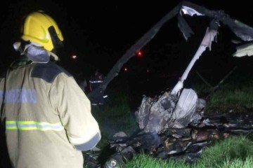 Segundo o Corpo de Bombeiros, a aeronave caiu e pegou fogo  -  (crédito: CBMMG)