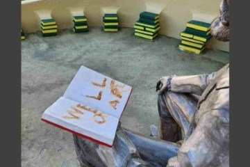 Estátua do escritor "A Escrava Isaura" é vandalizada em cidade de Minas - PREFEITURA DE CONSELHEIRO LAFAIETE/DIVULGAÇÃO