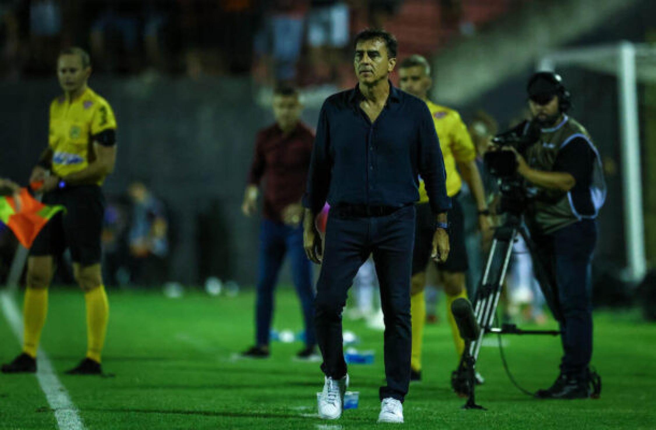 Quinteros deve promover estreia de Cuéllar em time alternativo do Grêmio