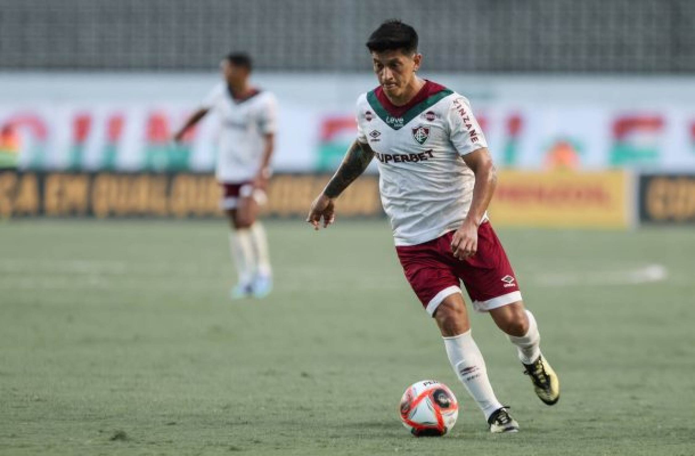Cano entra no top 5 de estrangeiros com mais jogos pelo Fluminense