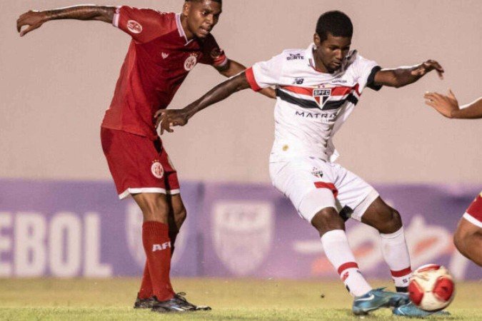 Alves é um dos convocados para o jogo do São Paulo contra a Portuguesa - (crédito: Foto: Rubens Chiri, Fernando Roberto e Guilherme Veiga/Saopaulofc.net) Alves é um dos convocados para o jogo do São Paulo contra a Portuguesa - (crédito: Foto: Rubens Chiri, Fernando Roberto e Guilherme Veiga/Saopaulofc.net)