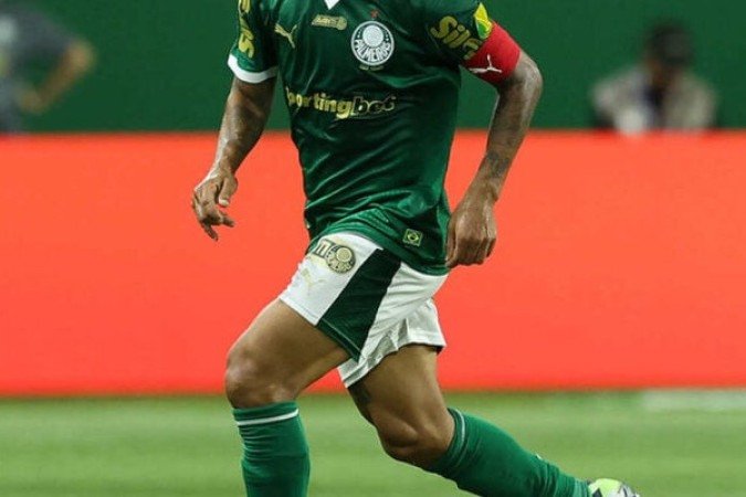 MARCOS ROCHA - Teve muita dificuldade no duelo contra Vinicinho. Perdeu bolas que geraram oportunidades para o Bragantino. Compensou com poucas arrancadas e presença ofensiva. Nota: 5,5 - Foto: Cesar Greco/Palmeiras